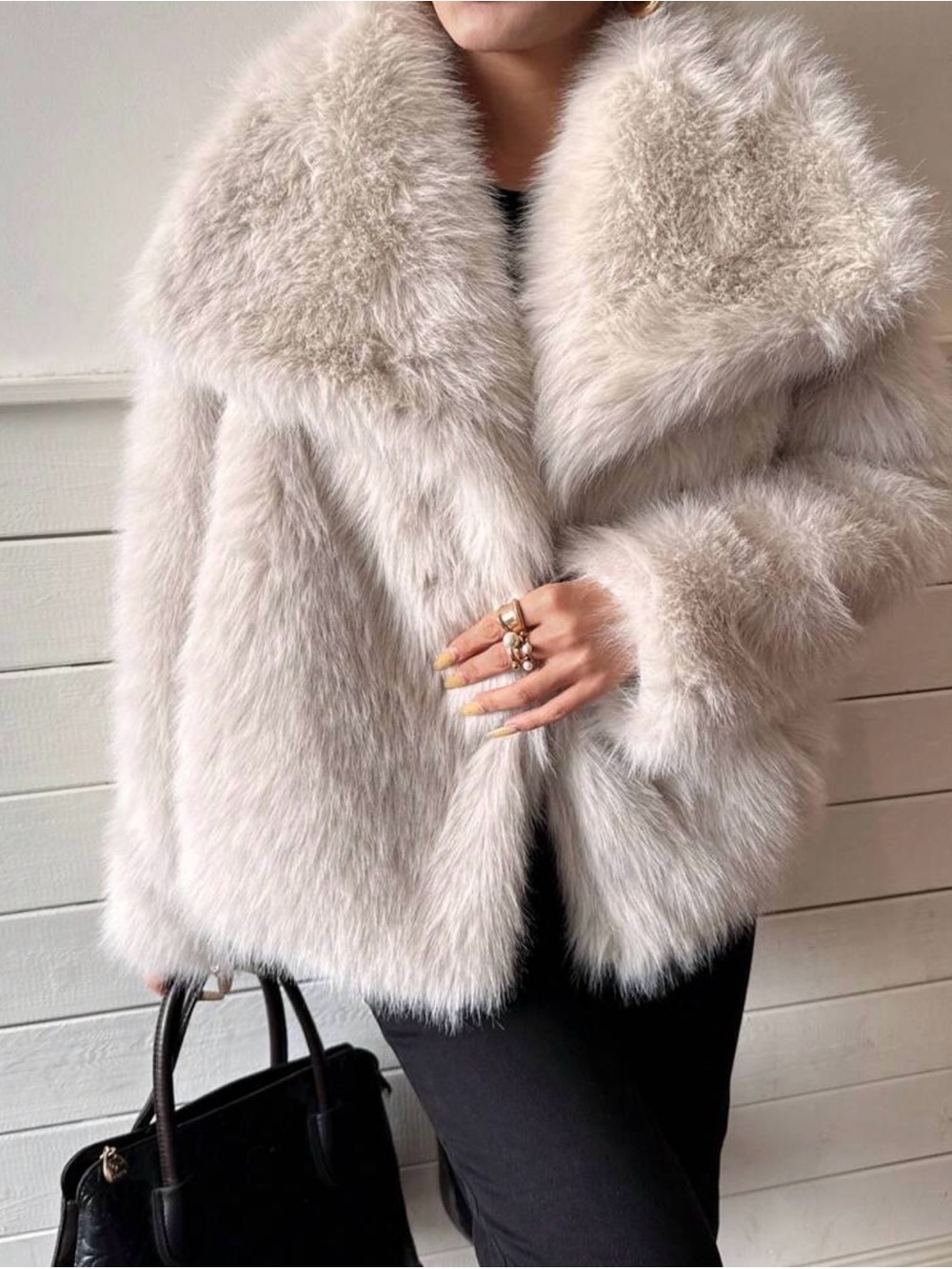 ✨Beautiful Plush Faux Fur Coat in Light Beige Fall/Winter Coat